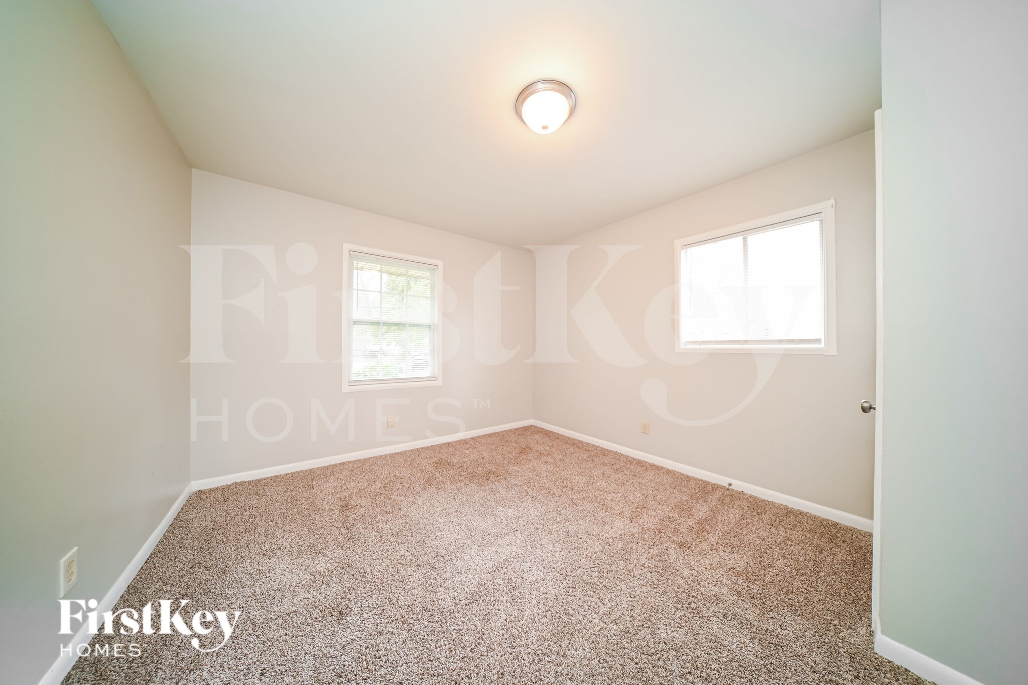 Building Photo - 342 Roxbury Dr