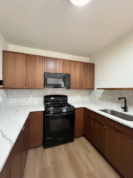Kitchen - 1389 E 43rd St