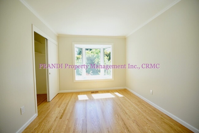 Building Photo - Gorgeous Home in Sought After Larkspur Nei...