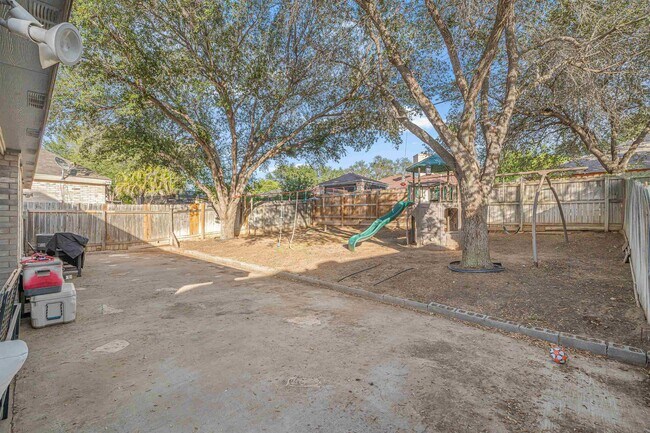 Building Photo - 1629 Sweden Ln