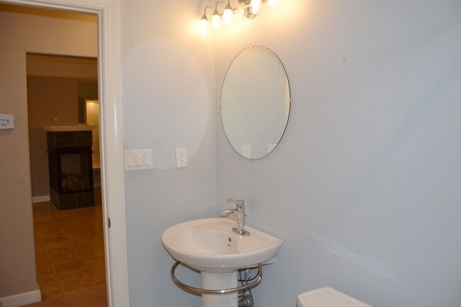 Building Photo - East Gate Area | Home | Unfurnished