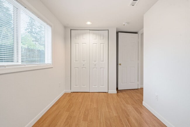 Building Photo - 6830 SE 50th Ave