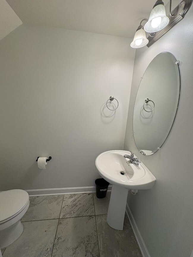 Building Photo - 735 Tulip Grove Rd