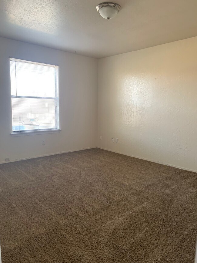 Building Photo - 1011 Meadowlark Ct SE