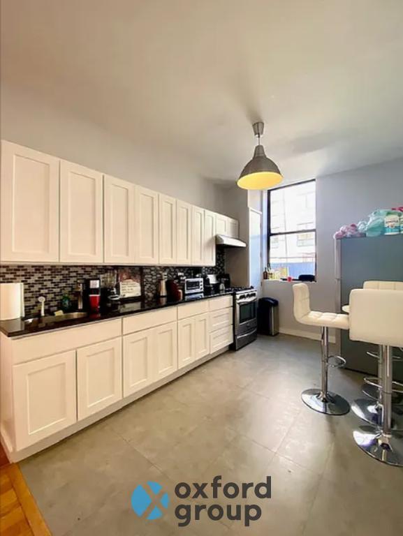 Building Photo - 3 bedroom in Brooklyn NY 11206