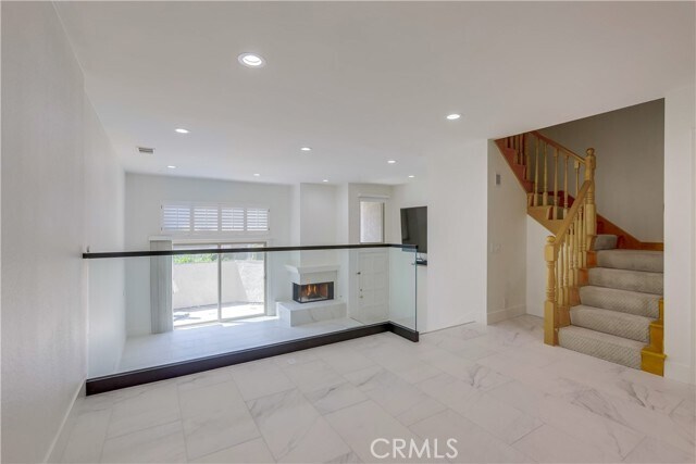 Building Photo - 10 Stardust