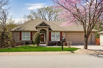 Building Photo - 15 Glenbrook Ln