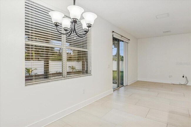 Building Photo - 516 Walking Fern Loop