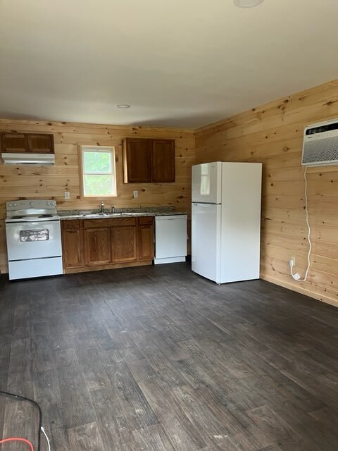 Building Photo - 191 Redbud Trl