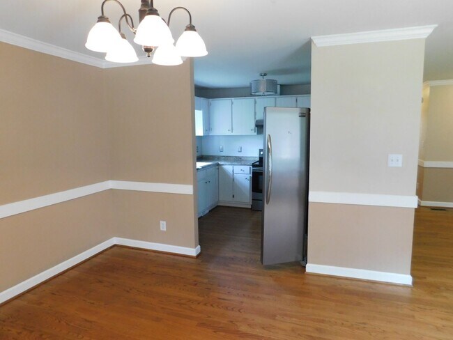 Building Photo - Beautiful home in the heart of Morehead City