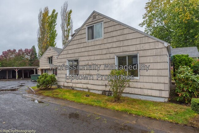 Building Photo - 4975 SW Franklin Ave