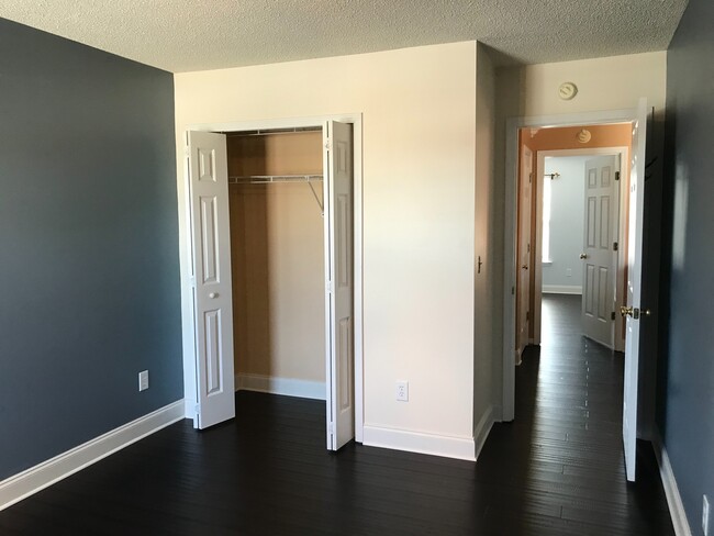 Building Photo - 113 Pennine Dr