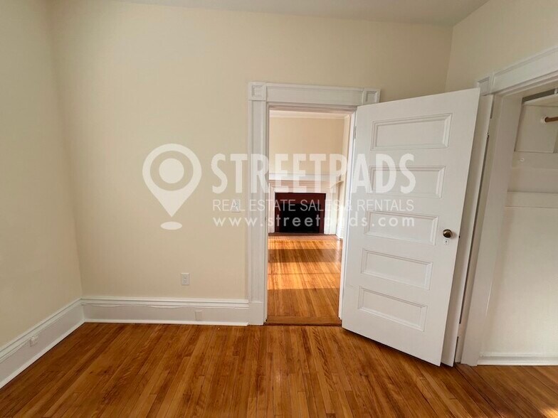 Building Photo - 2 Ware St