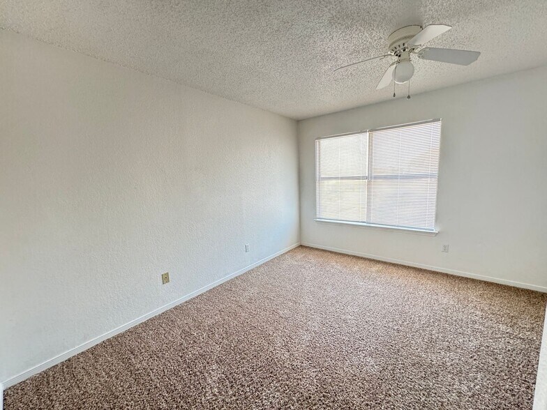 Building Photo - 1306 Monroe Loop