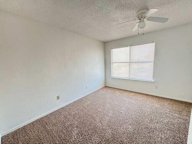 Building Photo - 1306 Monroe Loop