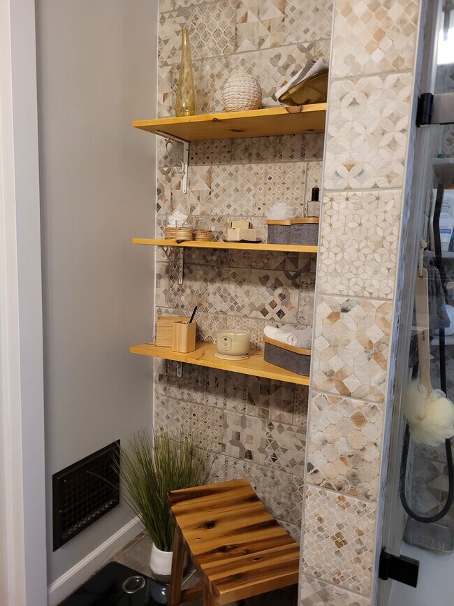 Building Photo - 517 Camden Ave