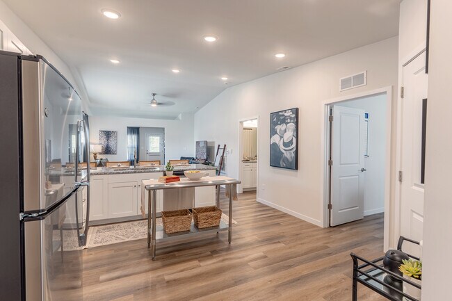 Building Photo - 160 Spartan Circle
