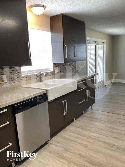 Building Photo - 2241 George Wythe Rd