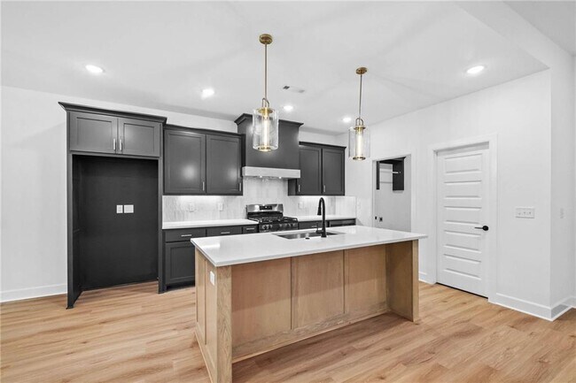 Building Photo - 4 Argyll Cir