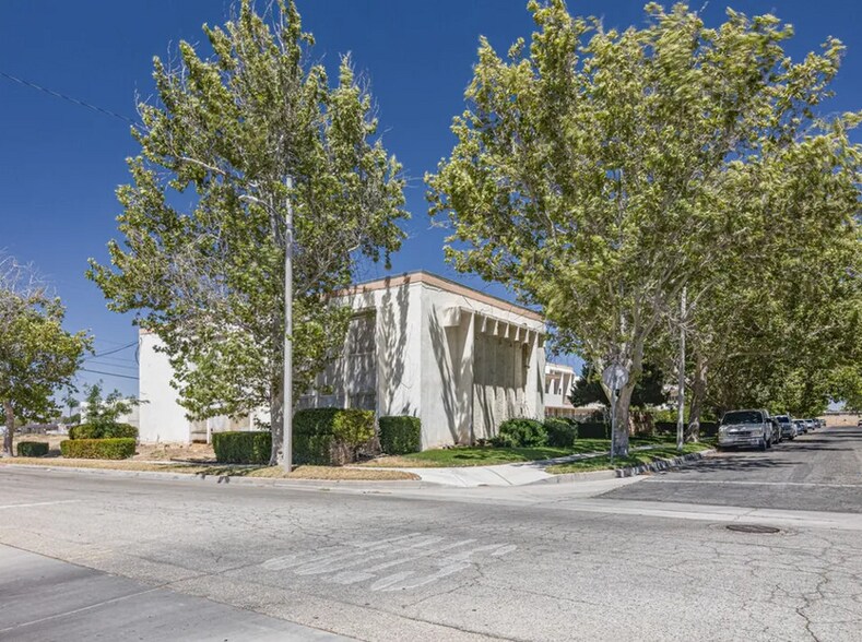 Building Photo - 1341 W Avenue J4