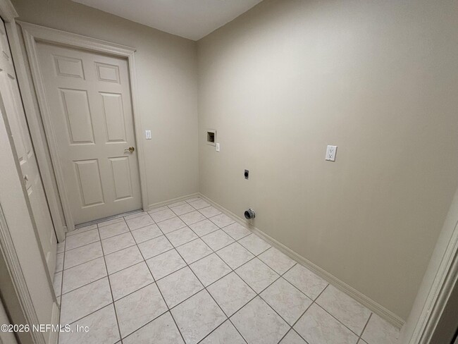 Building Photo - 20 Clarendon Ct N