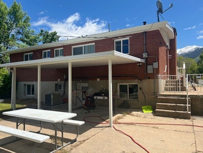 Building Photo - Kaysville 4 Bedroom, 2.5 Baths, big 2 car ...