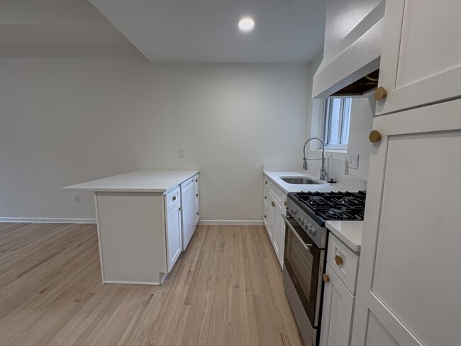 Building Photo - 2036 Wallace St