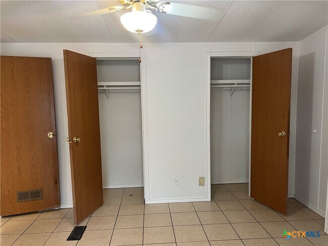 Building Photo - 222 Buckhorn Dr