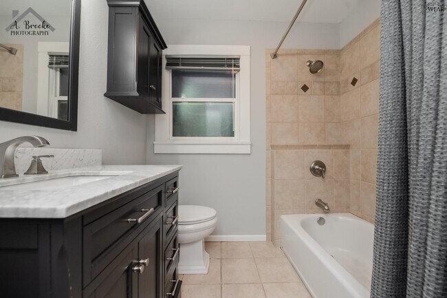 Building Photo - 2003 Arthur St