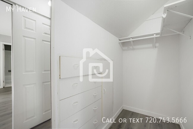 Building Photo - 2618 S Xanadu Way