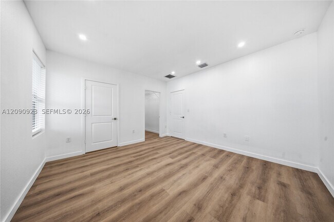 Building Photo - 1762 SE 9th Ave