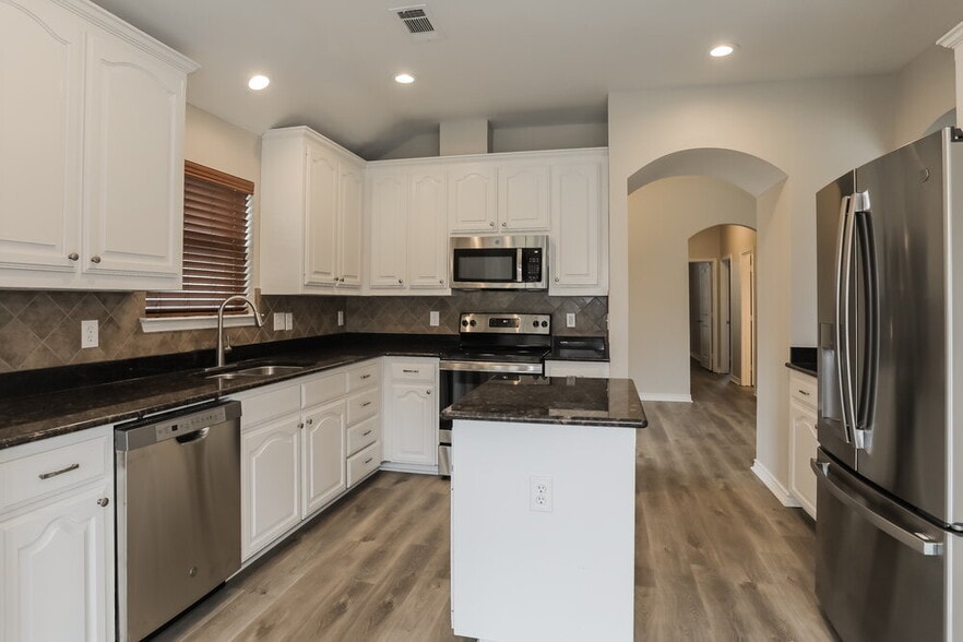 Building Photo - 9221 Barbara Dr