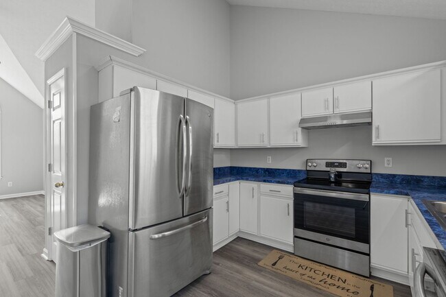 Building Photo - 6907 Colrain Cir