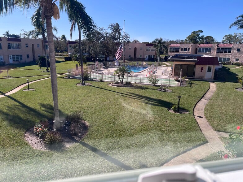 Building Photo - 213 Buttonwood Cir