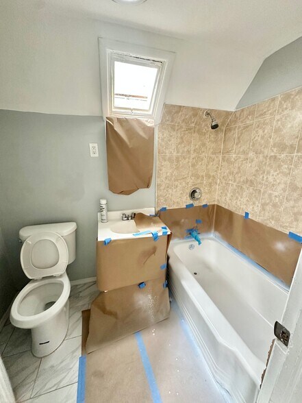 Building Photo - 1048 Grove St