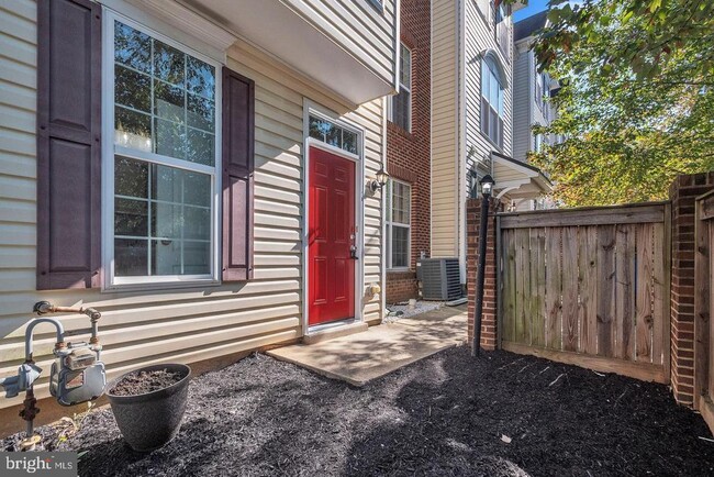 Building Photo - 111 Whiskey Creek Cir