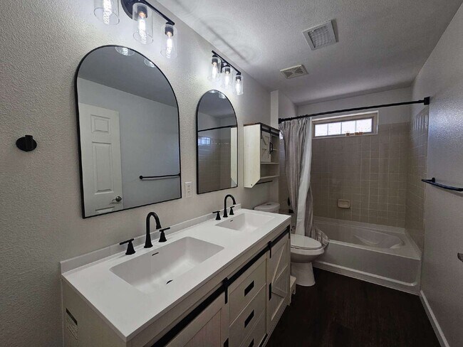 Building Photo - 18721 E Water Dr