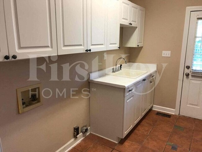 Building Photo - 1609 Flat Rock Dr SW