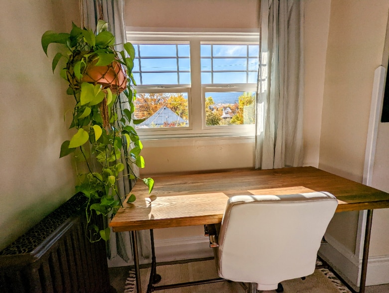 Building Photo - 1033 12th Ave