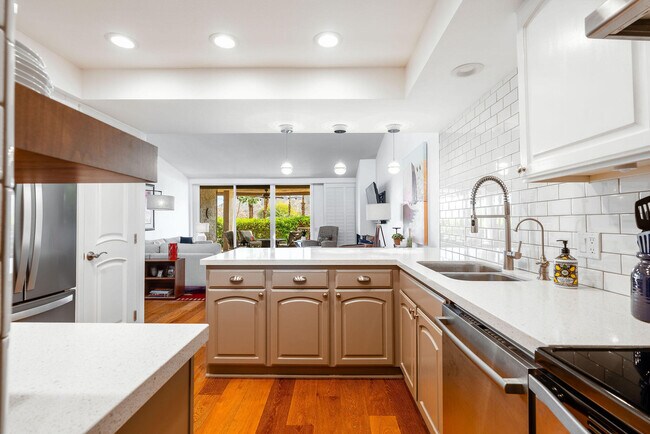 Building Photo - 48910 Noline Pl