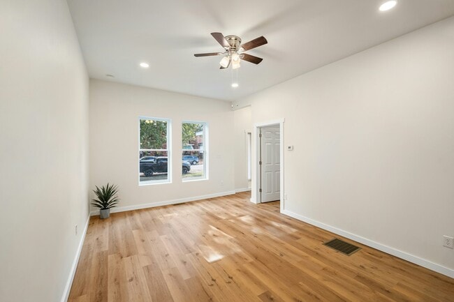 Building Photo - 1012 9th Ave