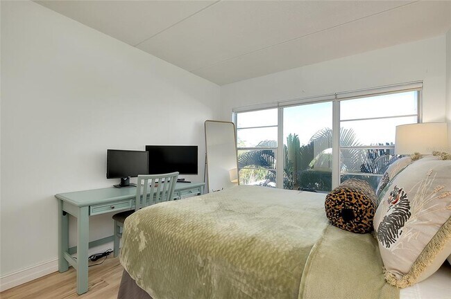 Building Photo - 3806 Gulf of Mexico Dr