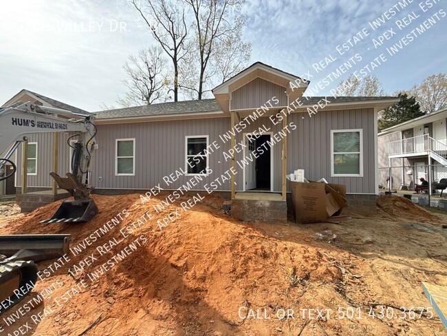 Building Photo - 5703 Valley Dr