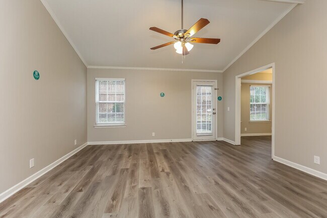 Building Photo - 1005 Tom Hailey Blvd