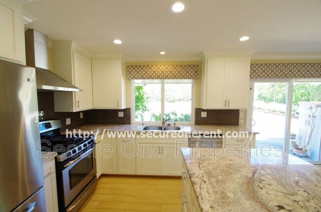 Building Photo - 5827 Fairhaven Ave