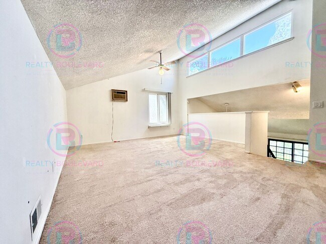 Building Photo - 1 Month free!! This stunning two-bedroom, two-bathroom townhouse with Loft Area