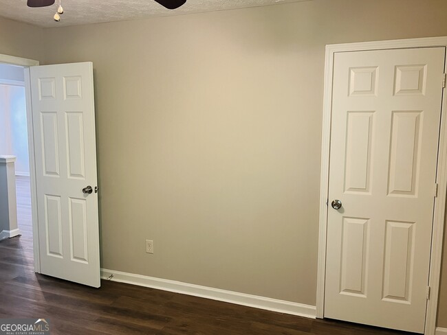Building Photo - 4014 Carisbrook Dr