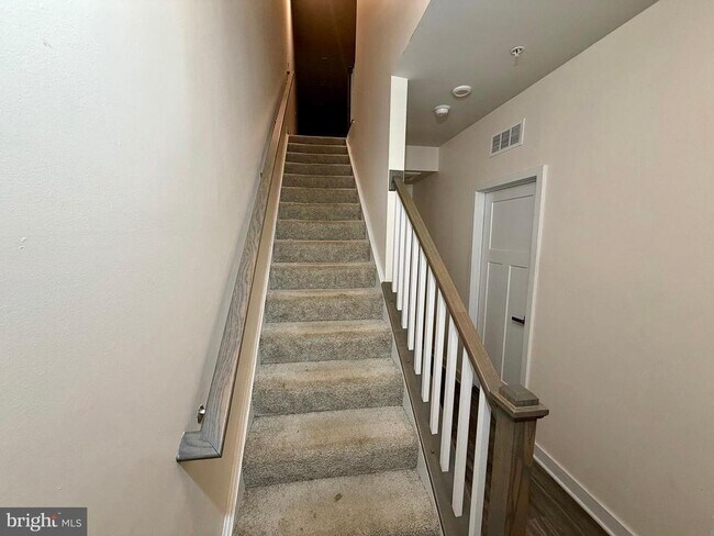 Building Photo - 4812 Crest View Dr
