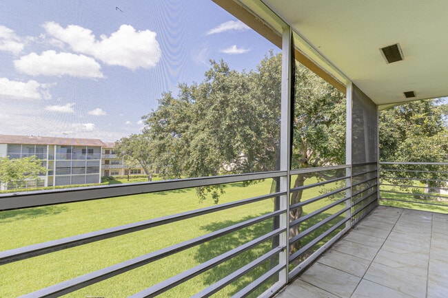 Building Photo - 158 Mansfield D