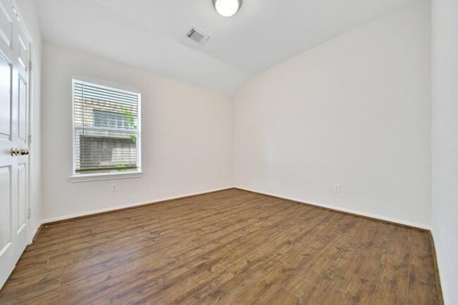 Building Photo - 815 McIntosh Bend Dr